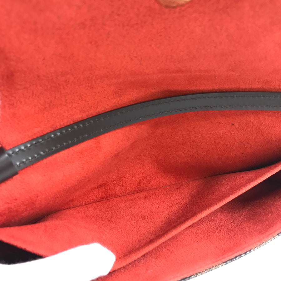 LOUIS VUITTON Shoulder Bag