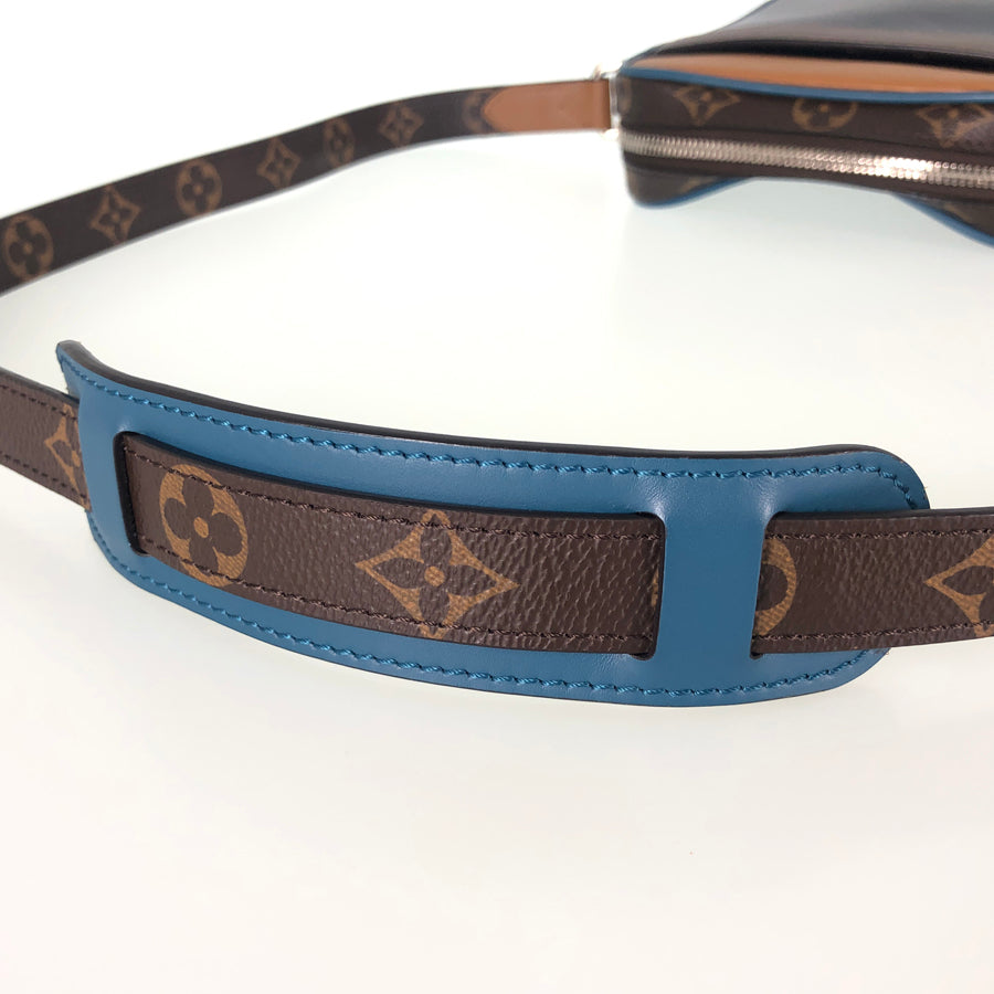 LOUIS VUITTON Shoulder Bag