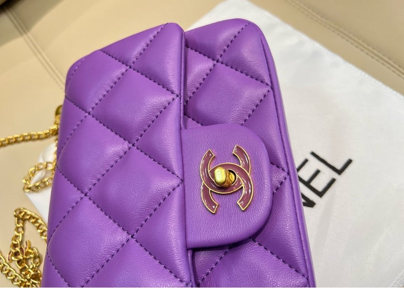 Purple Chanel woman handbag