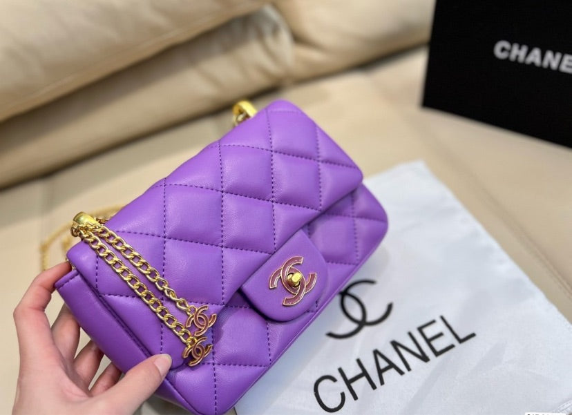 Purple Chanel woman handbag