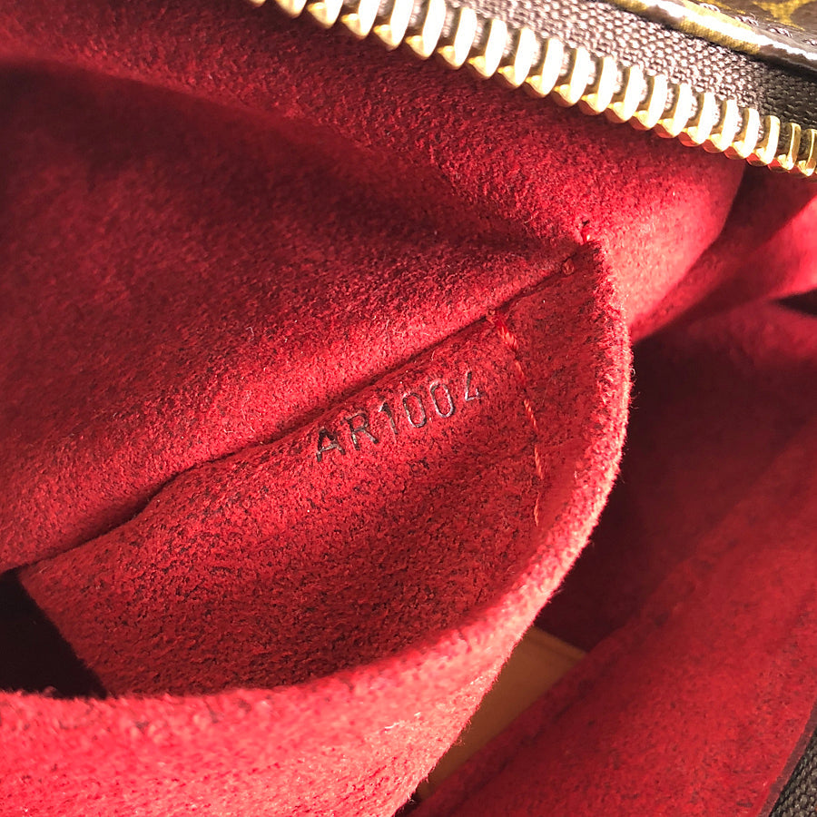 LOUIS VUITTON Shoulder Bag