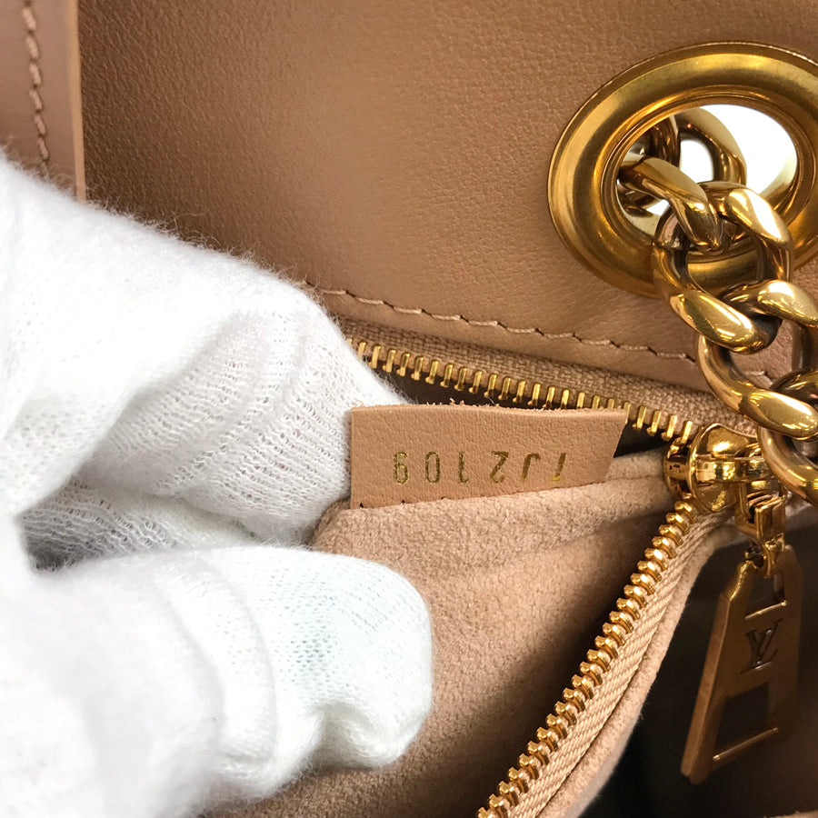 LOUIS VUITTON New Wave Chain Tote M53900 Tote bag