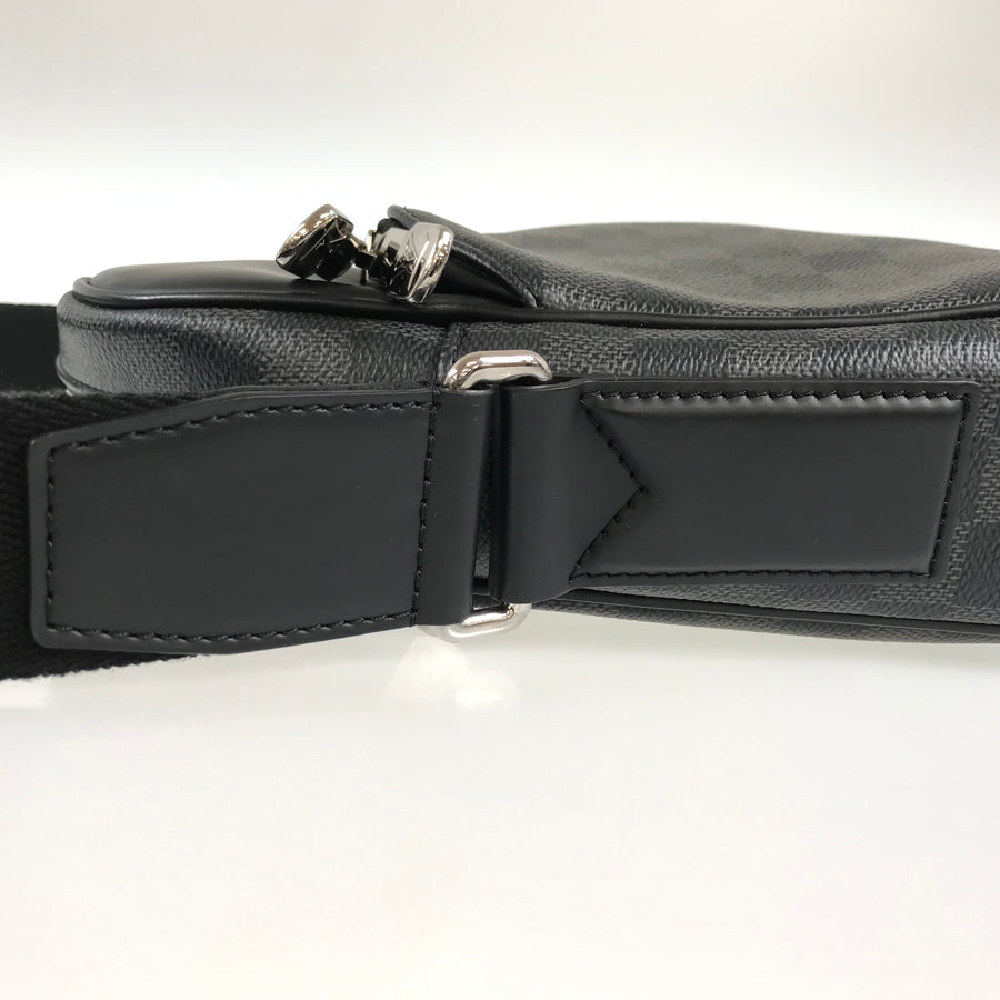 LOUIS VUITTON Shoulder Bag