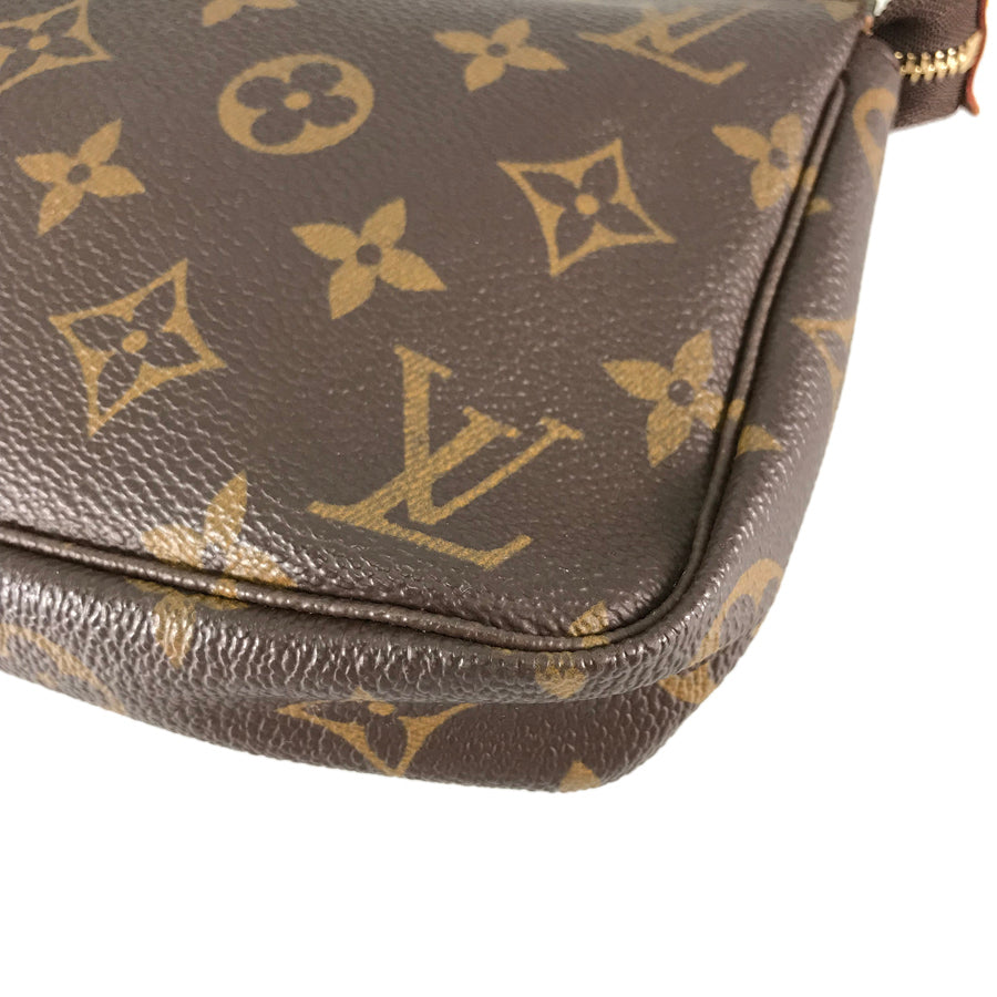 LOUIS VUITTON Pouch
