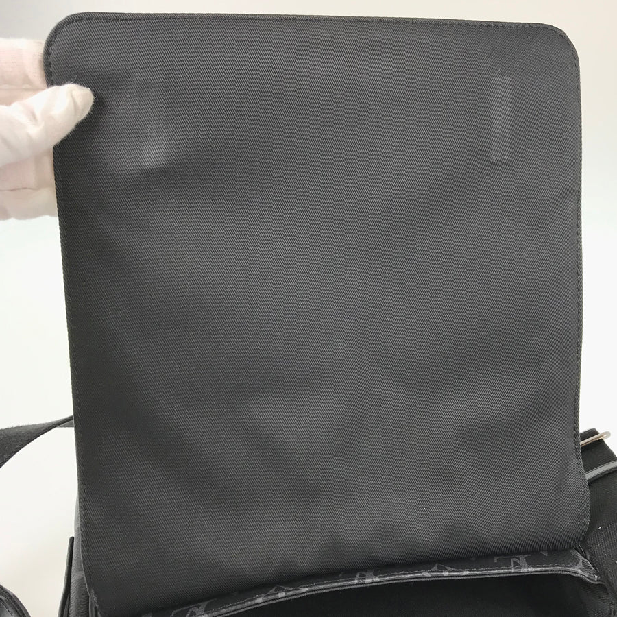 LOUIS VUITTON Monogram Eclipse District PM NM Messenger Shoulder Bag