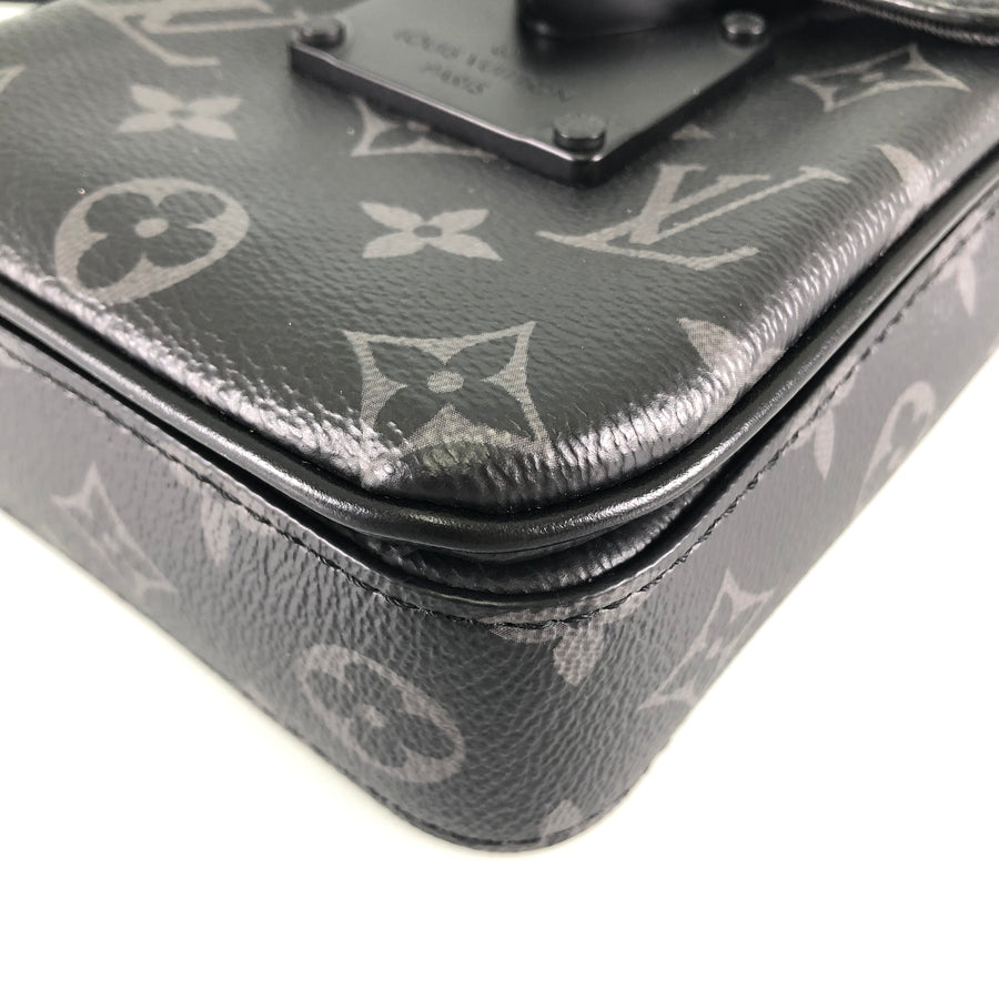 LOUIS VUITTON Monogram Eclipse S Lock Vertical Wearable Wallet M82252 Shoulder bag