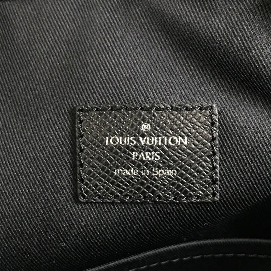 LOUIS VUITTON Taiga body bag