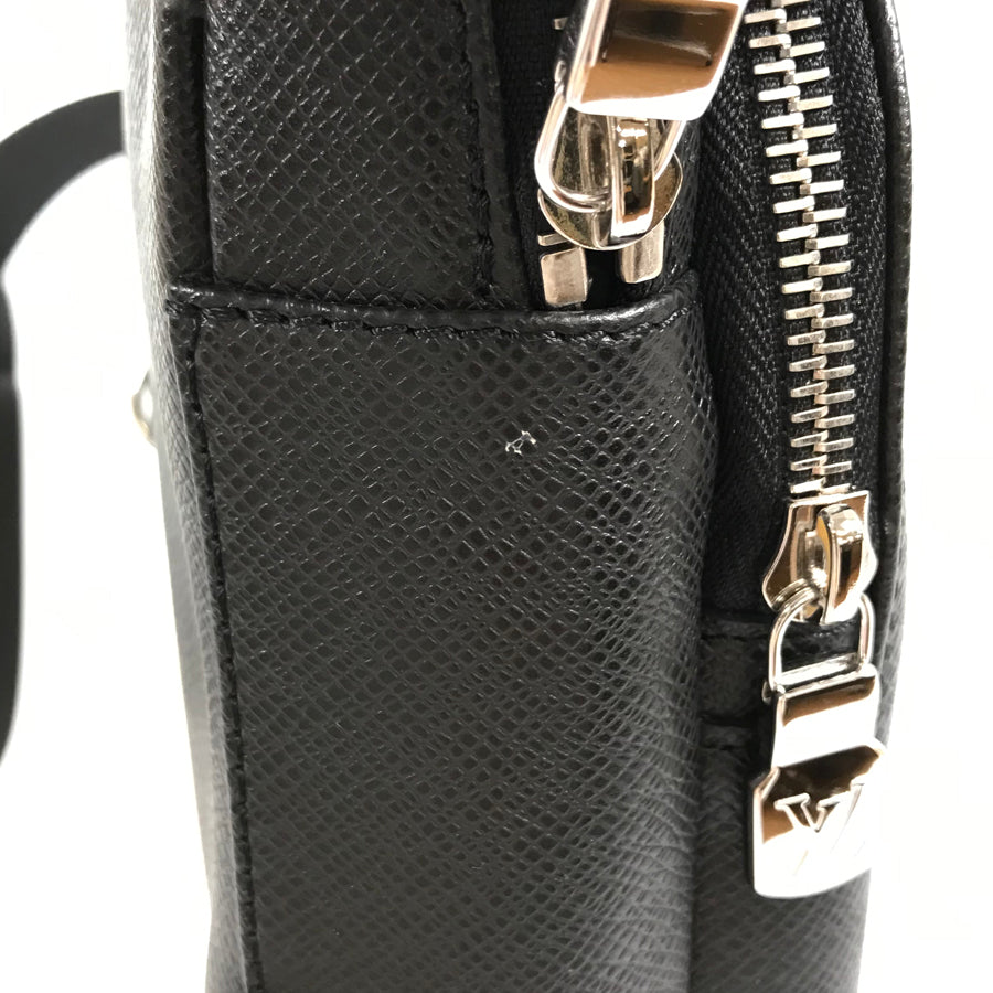 LOUIS VUITTON Taiga body bag