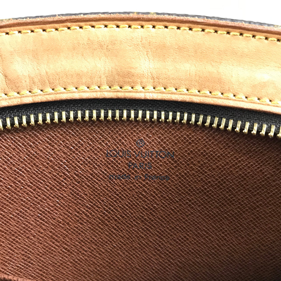 LOUIS VUITTON Shoulder Bag