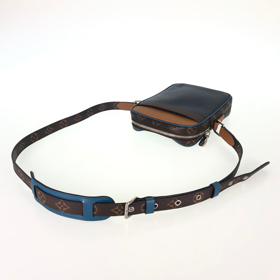 LOUIS VUITTON Shoulder Bag