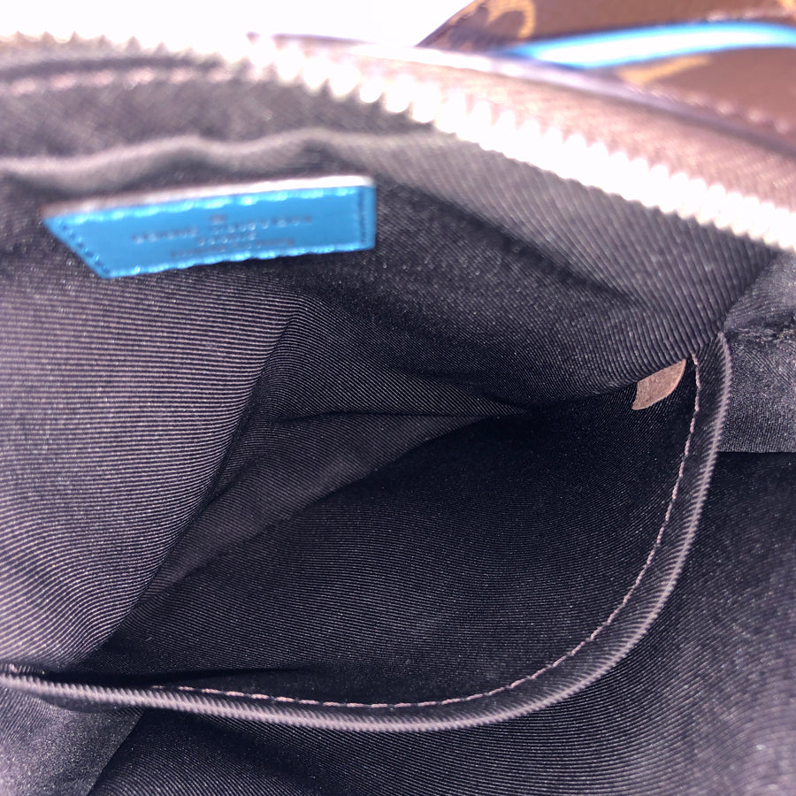 LOUIS VUITTON Shoulder Bag