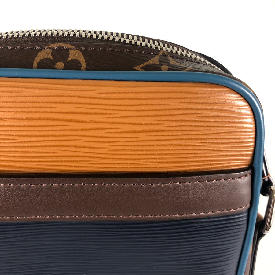 LOUIS VUITTON Shoulder Bag