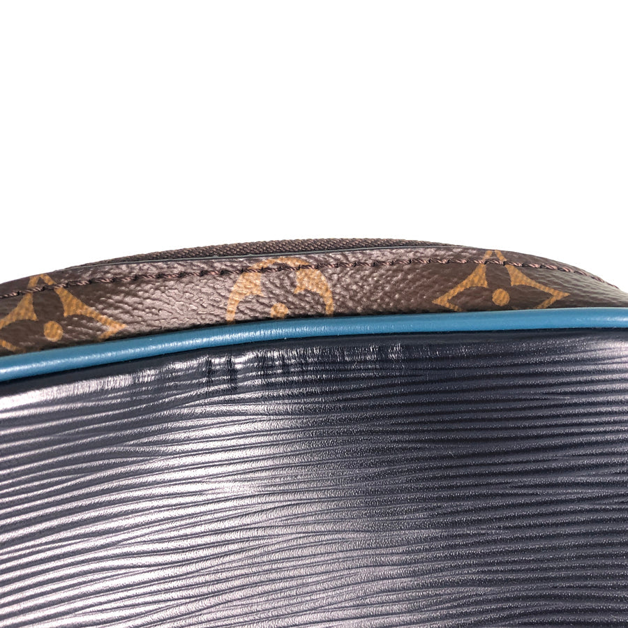 LOUIS VUITTON Shoulder Bag