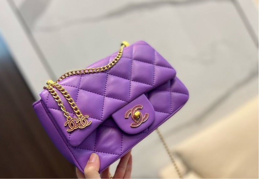 Purple Chanel woman handbag
