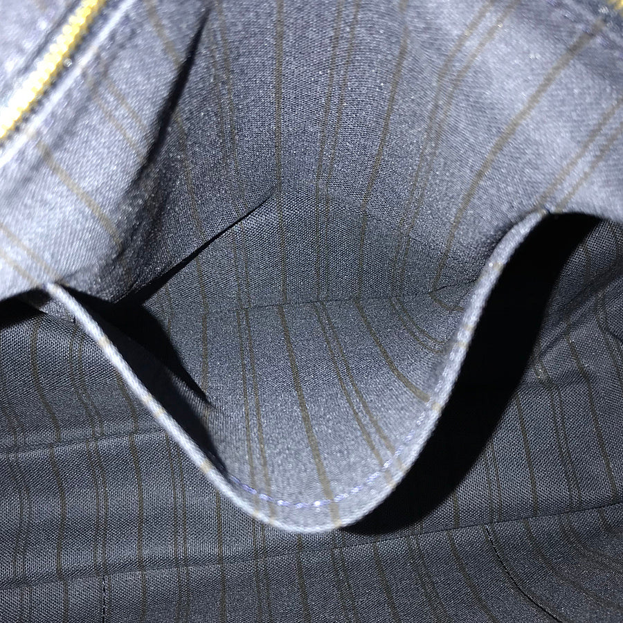 LOUIS VUITTON Artsy MM in Monogram Emplant Semi-Shoulder Shoulder Bag