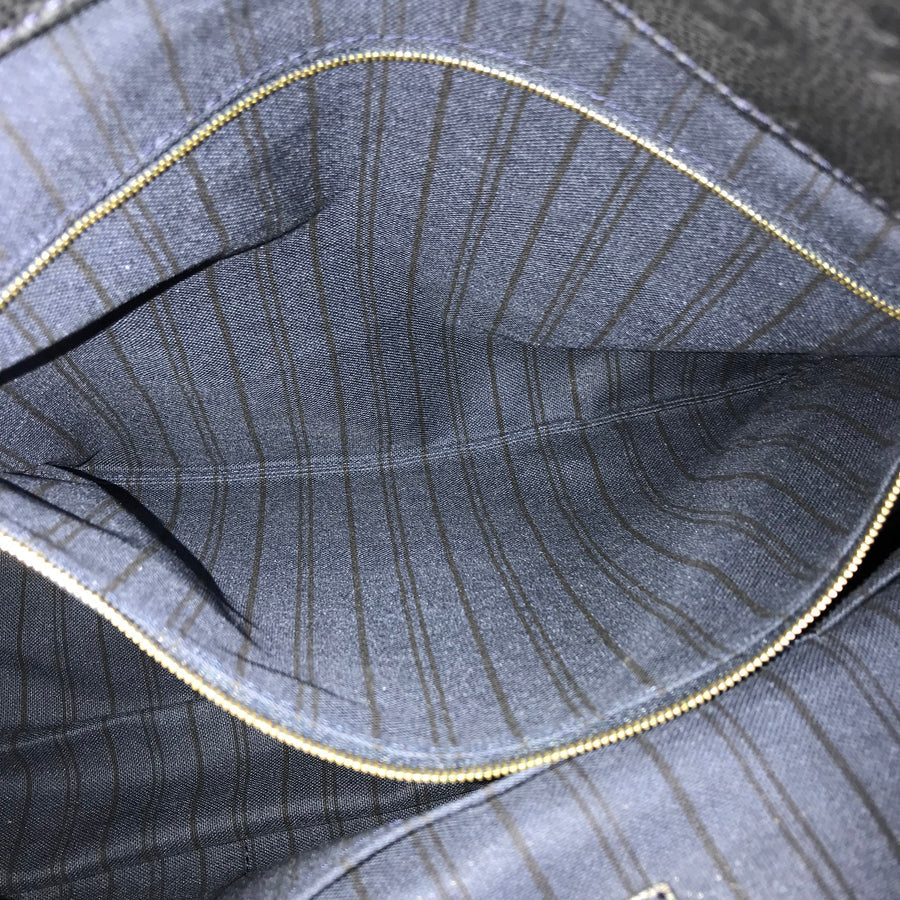 LOUIS VUITTON Artsy MM in Monogram Emplant Semi-Shoulder Shoulder Bag