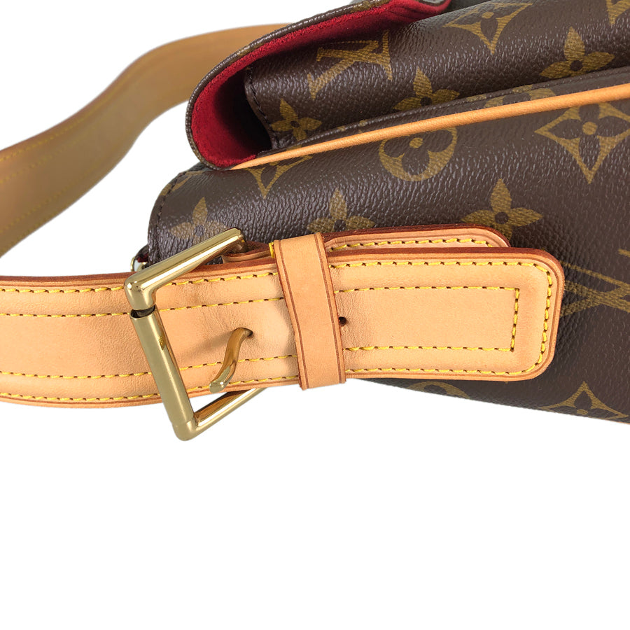 LOUIS VUITTON Shoulder Bag