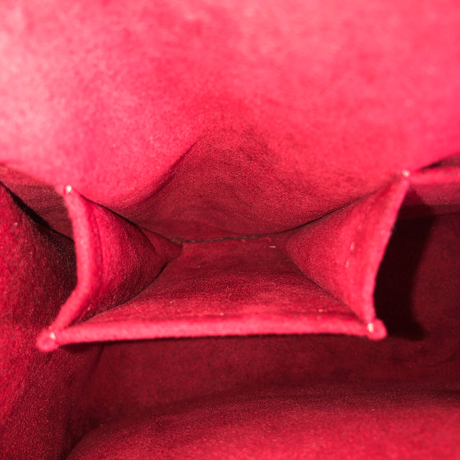 LOUIS VUITTON Shoulder Bag