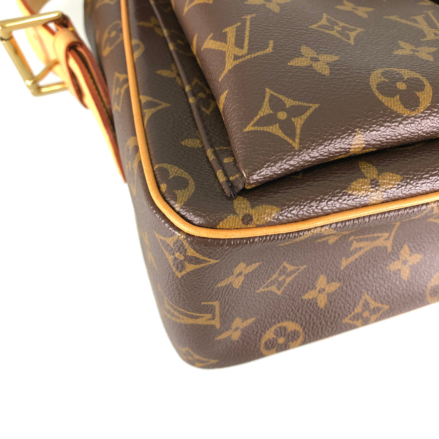 LOUIS VUITTON Shoulder Bag