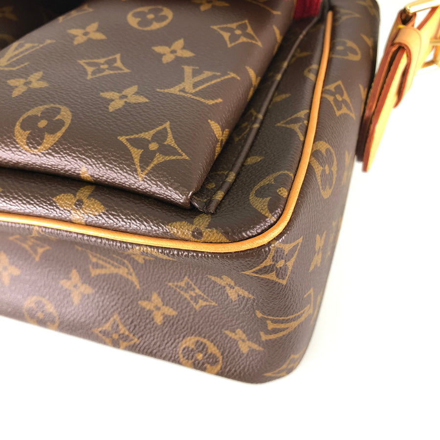 LOUIS VUITTON Shoulder Bag