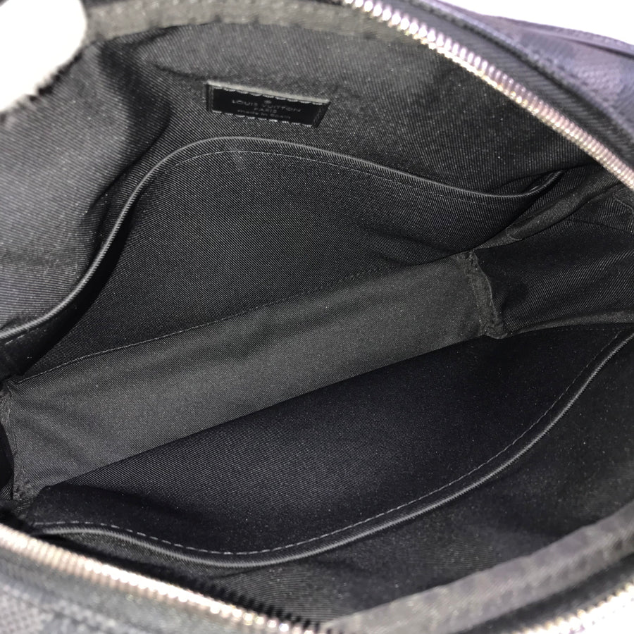 LOUIS VUITTON Shoulder Bag