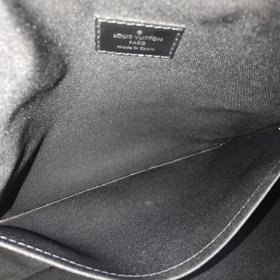 LOUIS VUITTON Shoulder Bag