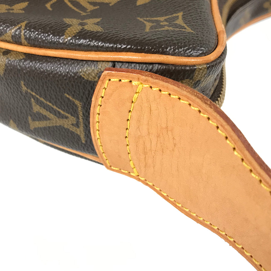 LOUIS VUITTON Monogram croissant MM Shoulder Bag