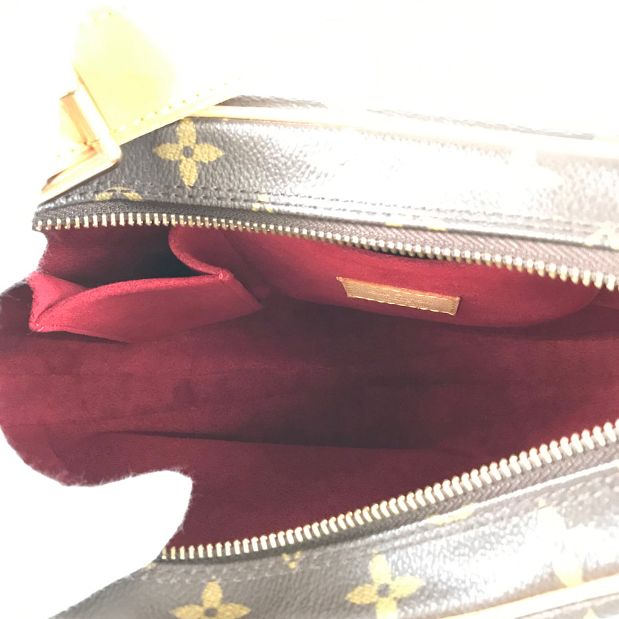 LOUIS VUITTON Monogram croissant MM Shoulder Bag