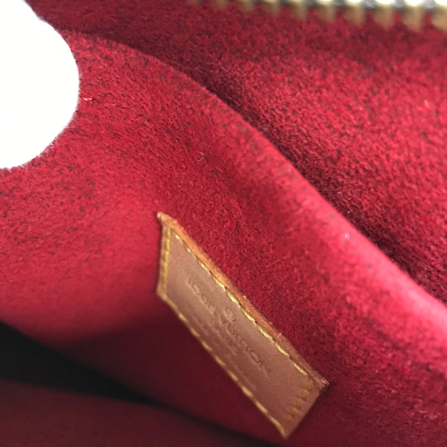 LOUIS VUITTON Monogram croissant MM Shoulder Bag