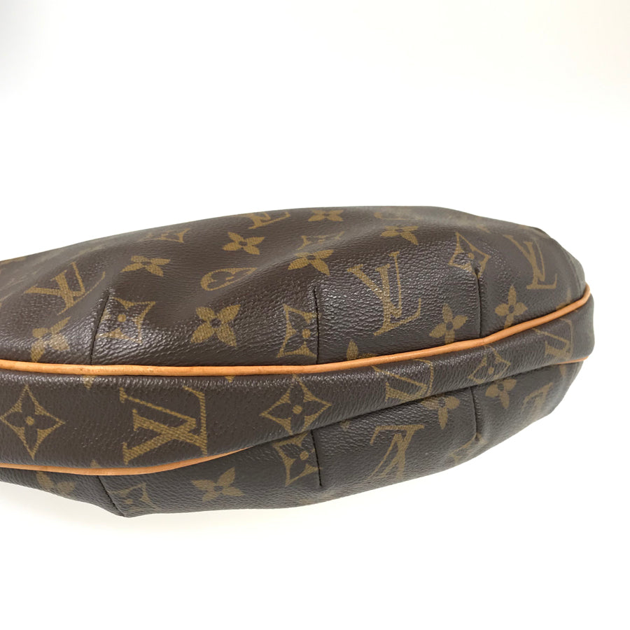 LOUIS VUITTON Monogram croissant MM Shoulder Bag
