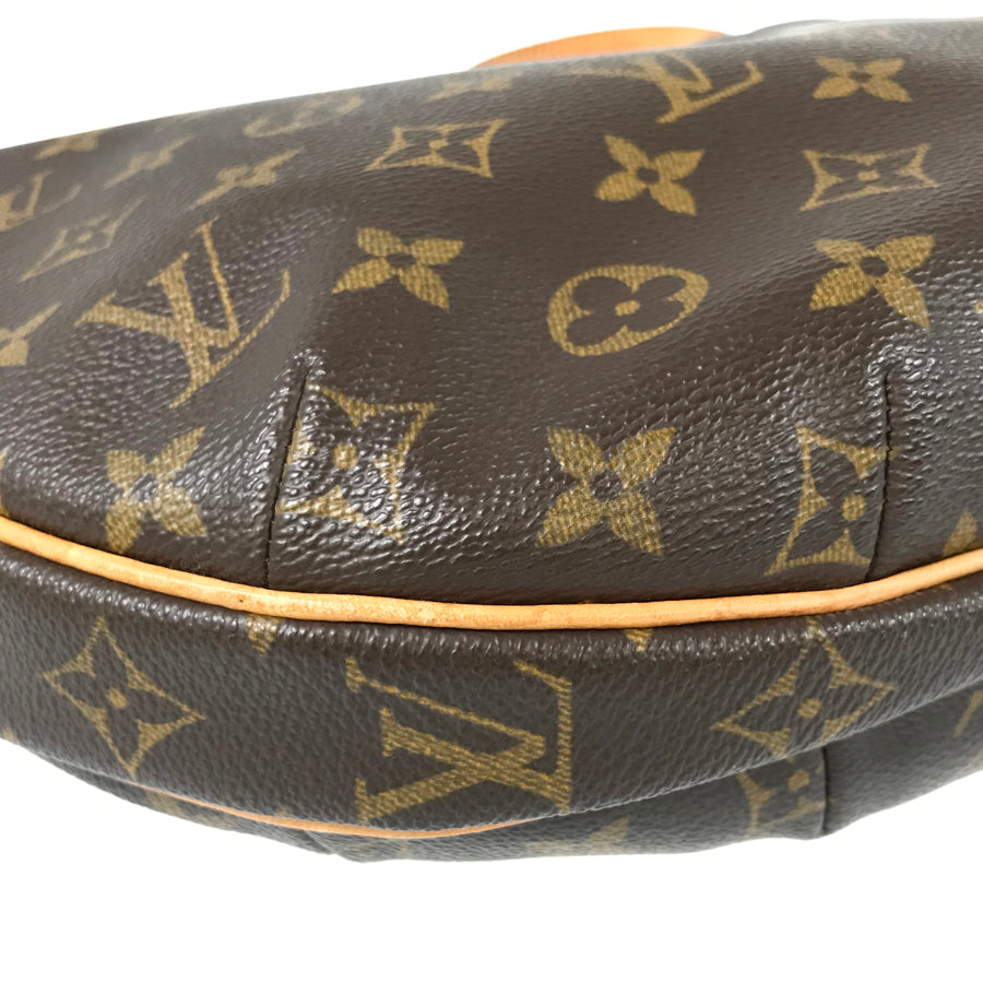 LOUIS VUITTON Monogram croissant MM Shoulder Bag
