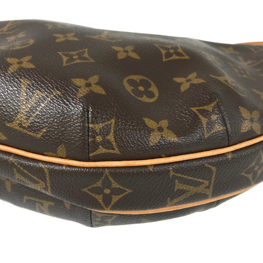 LOUIS VUITTON Monogram croissant MM Shoulder Bag