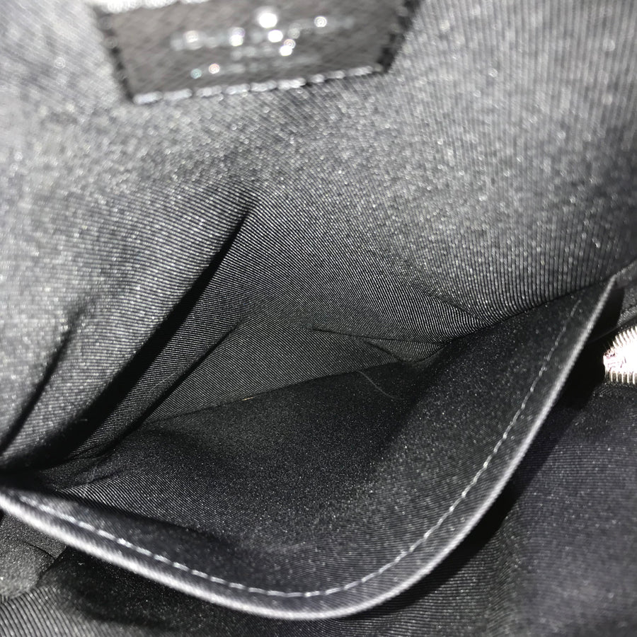 LOUIS VUITTON Taiga body bag