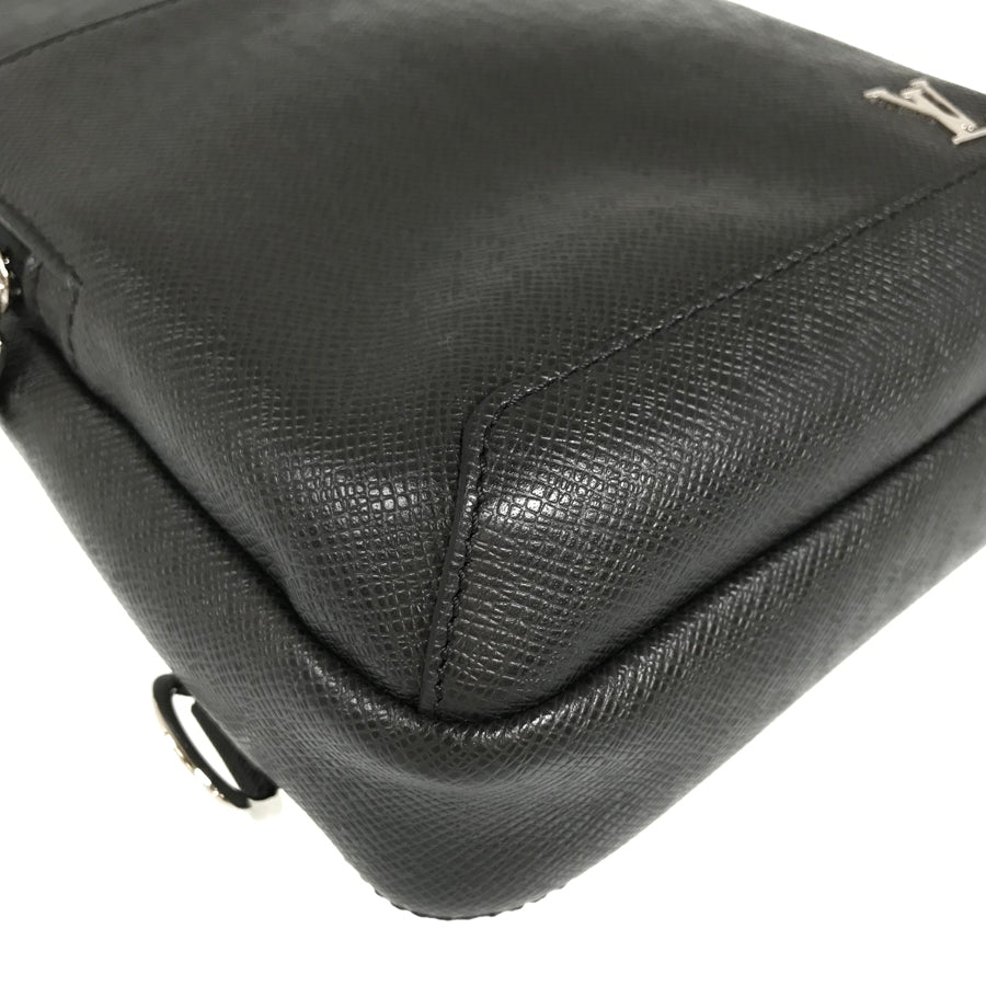 LOUIS VUITTON Taiga body bag